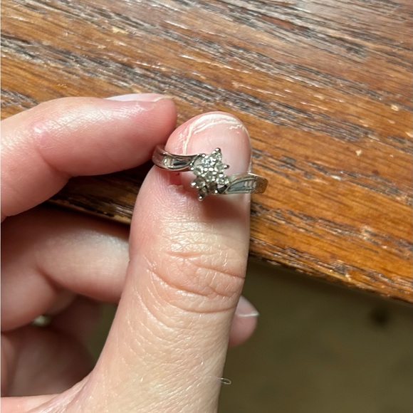 10k Gold Diamond Cluster Ring - Picture 3 of 7